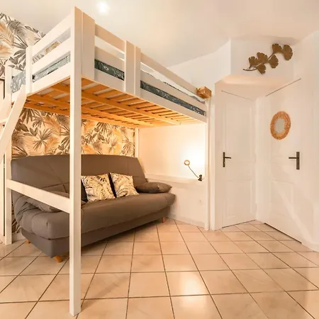 Urban Jungle Parking & Netflix Centre Historique マノスク