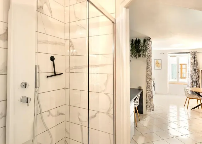 Urban Jungle Parking & Netflix Centre Historique Apartment *